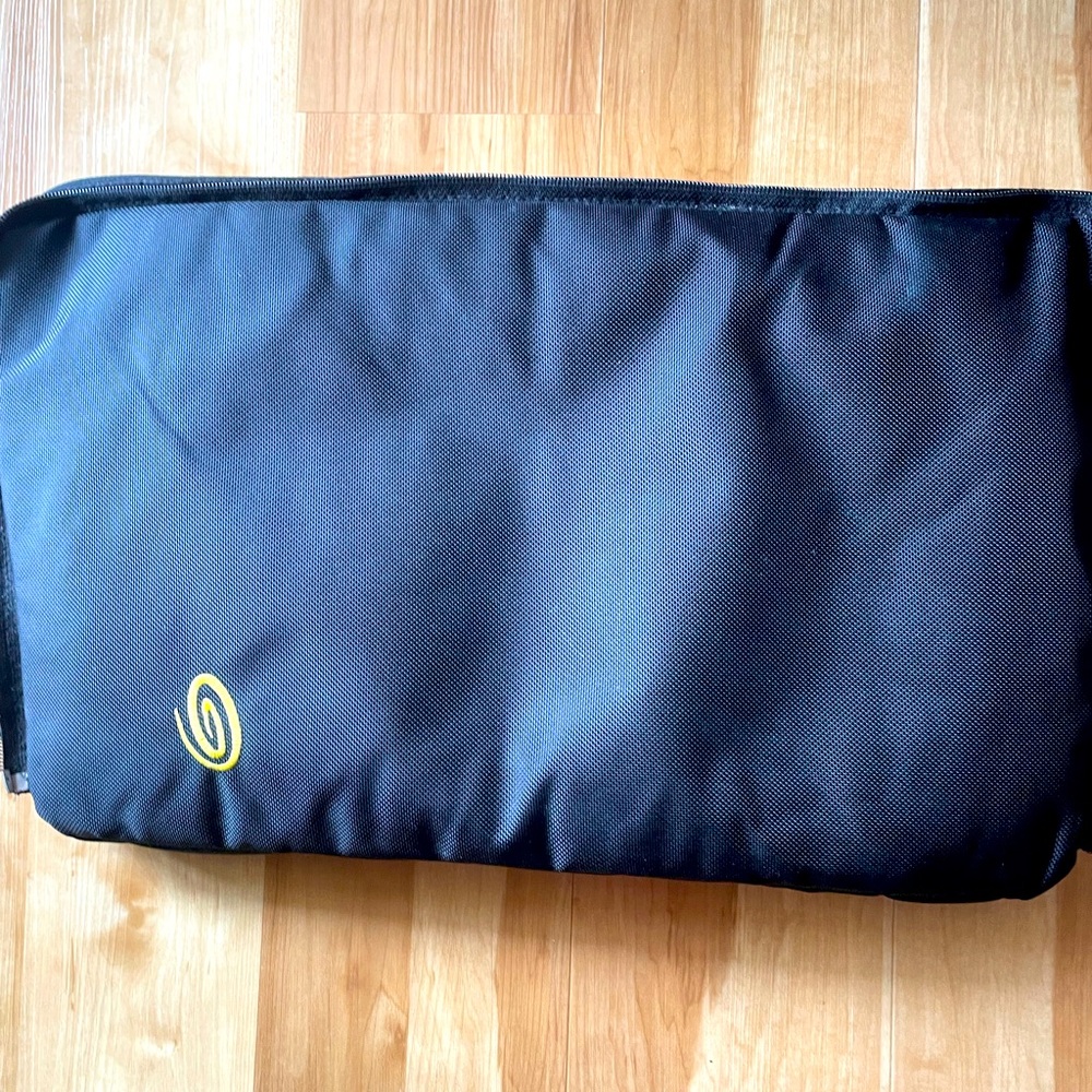 Timbuk2 Black Padded Men's Bag.
